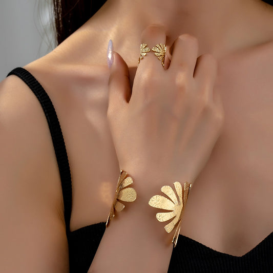 Flower Hug Ring & Bracelet Set