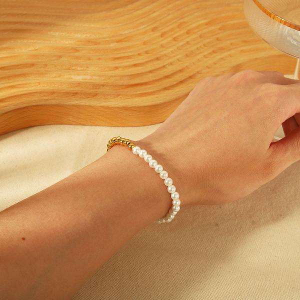 Dainty Pearl Beaded Bracelet