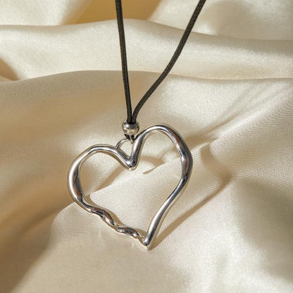 Art Hollow Heart Pendant Necklace