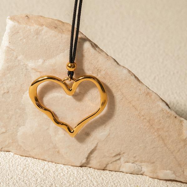 Art Hollow Heart Pendant Necklace