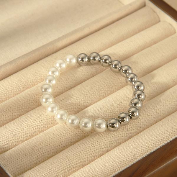 Dainty Pearl Beaded Bracelet