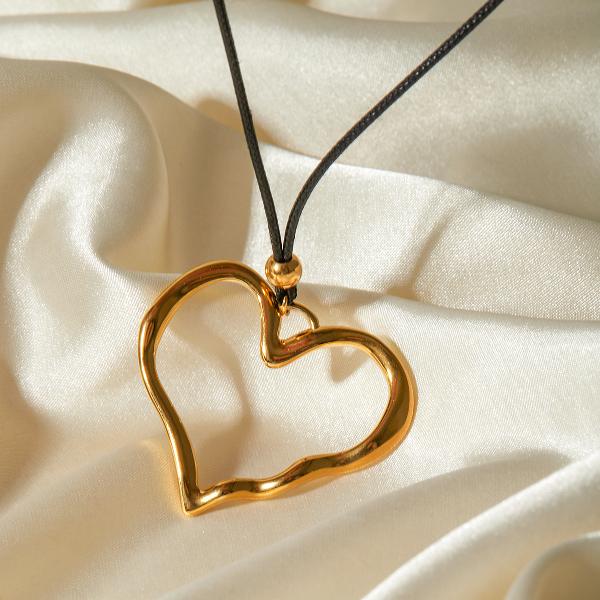 Art Hollow Heart Pendant Necklace