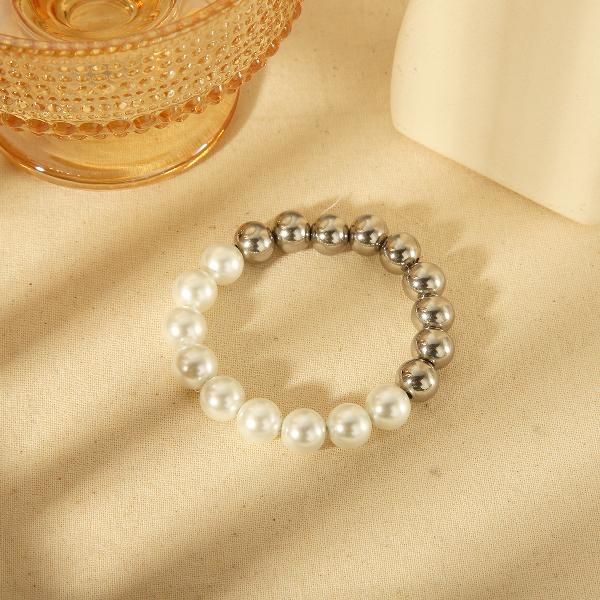 Dainty Pearl Beaded Bracelet