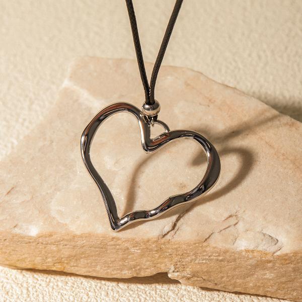 Art Hollow Heart Pendant Necklace