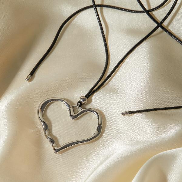 Art Hollow Heart Pendant Necklace