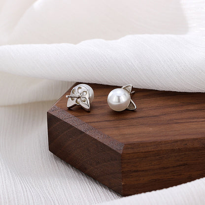 Kitty Pearl Stud Earrings