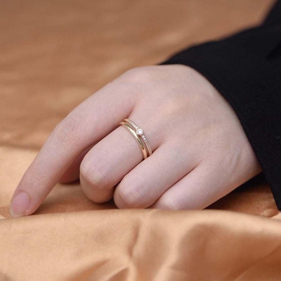 Beatrice Minimalist Band Ring