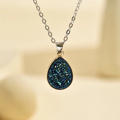 She Glam Resin Pendant Necklace