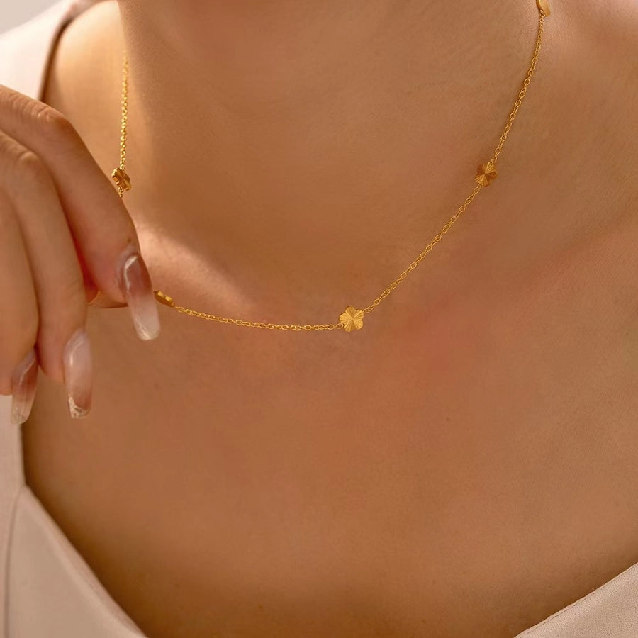 Amelie Minimalist Flower Chain Necklace