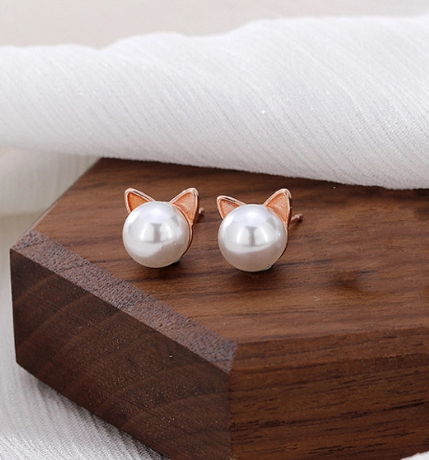 Kitty Pearl Stud Earrings