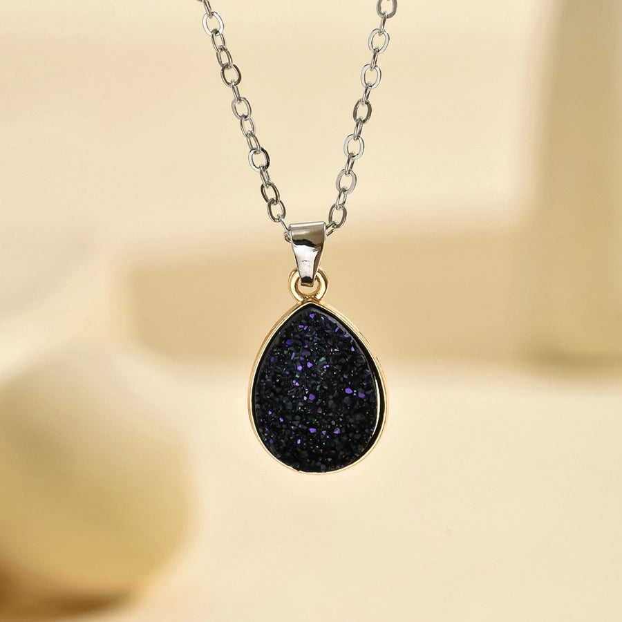 She Glam Resin Pendant Necklace