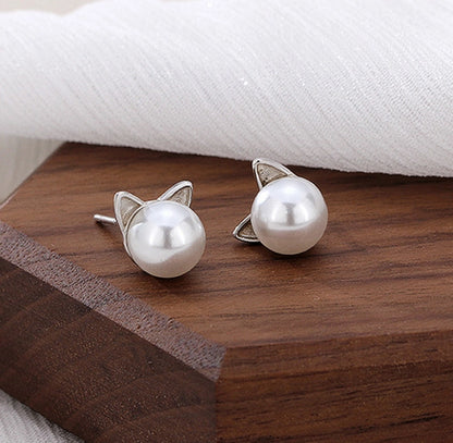 Kitty Pearl Stud Earrings