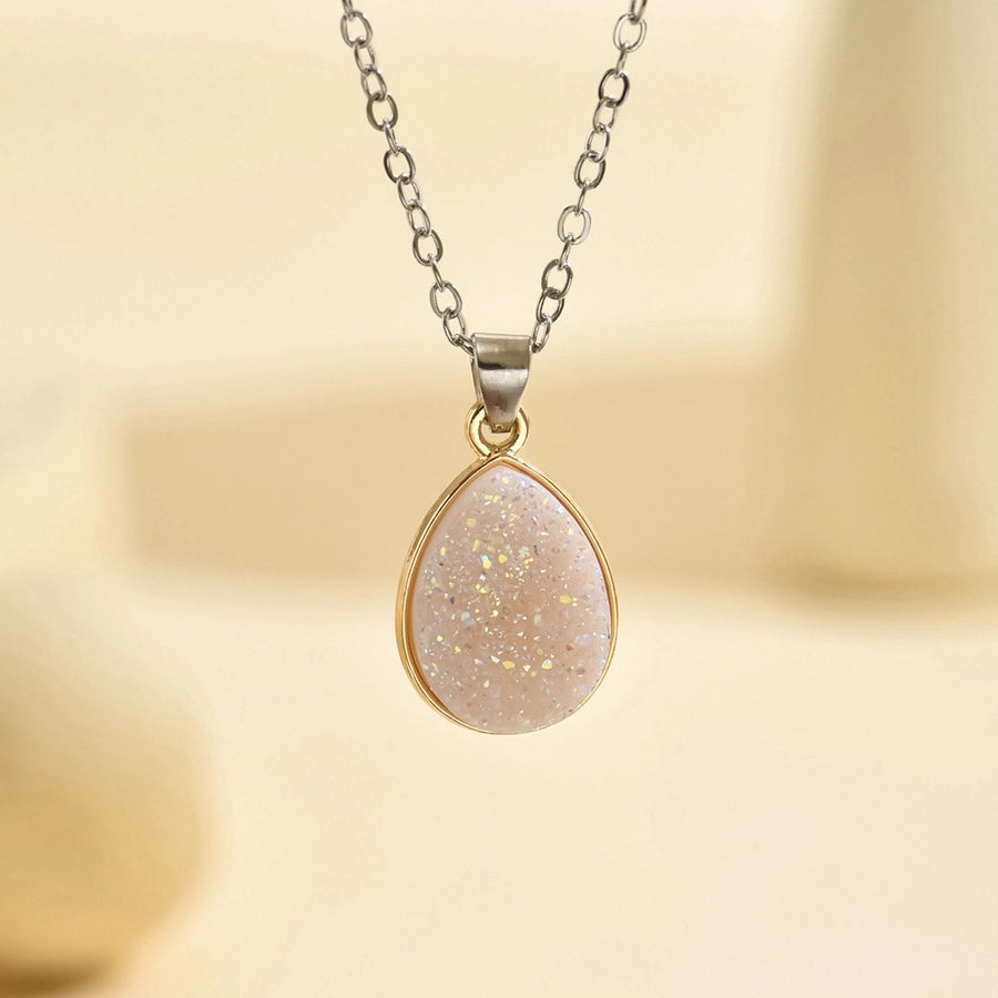 She Glam Resin Pendant Necklace